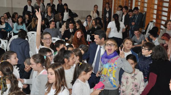 primarul daniel florea anun a o premiera in colile din sectorul 5