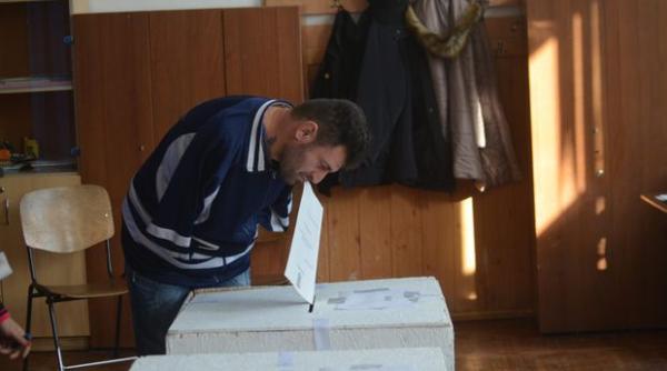 alegeri 2016 imaginea zilei un barbat fara maini demonstra ie de civism