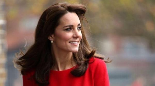 ducesa de cambridge prezen a de senza ie la palatul buckingham