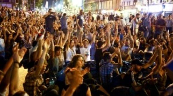 lege impotriva manifesta iilor publice