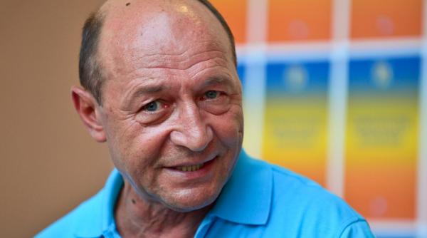 traian basescu s a dezlan uit la adresa unei foste colege este o epava