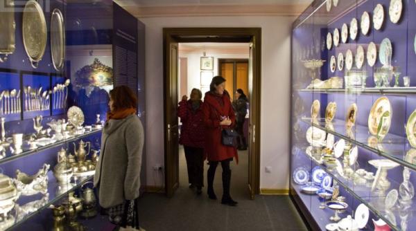 expozi ia muzeul varstelor i i a teapta vizitatorii