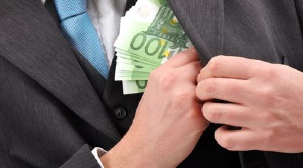 timis  trei ani cu suspendare pentru doctorita acuzata de luare de mita