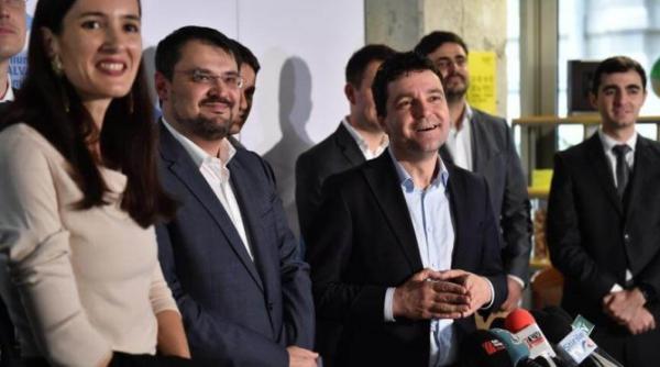 tariceanu usr a cerut birou i ma ina cu ofer pentru fiecare membru