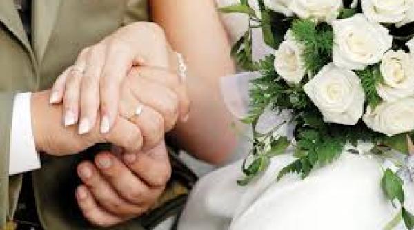 casatorii in noaptea de revelion 18 cupluri i i unesc destinele la poarta sarutului