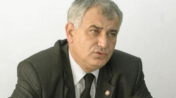 pelican urmarit i amenin at pune in prima linie toata familia