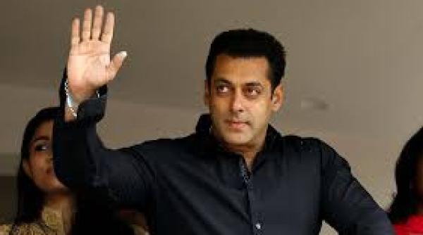 salman khan distrus de durere a murit