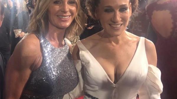 sarah jessica parker in genunchi in fa a nadiei comaneci