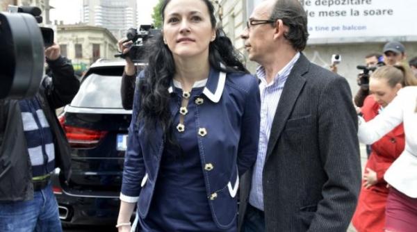 circ cu basescu alina bica ar trebui sa il intreba i pe dumnealui