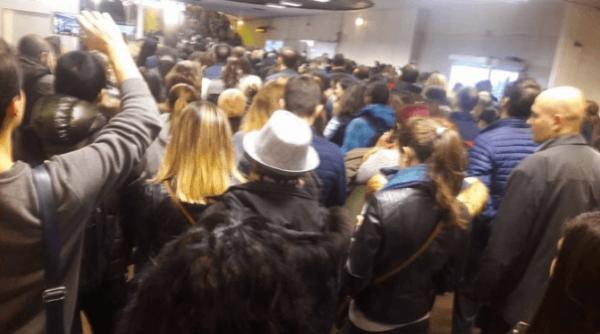 metrorex masuri in cazul aglomerarii sta iilor trenuri la interval de 3 minute i benzi de restrictionare