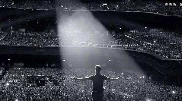 un cantare celebru i a intrerupt concertul pentru a salva o fata care era har uita