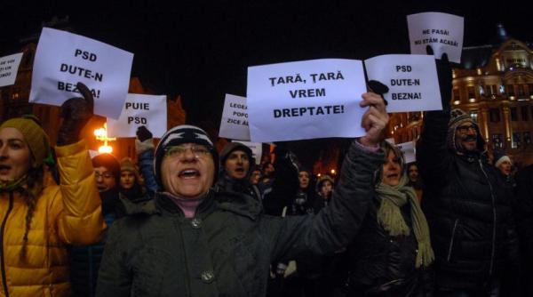 proteste de amploare in pia a victoriei ini iate de un cantare batranii ne hotarasc soarta