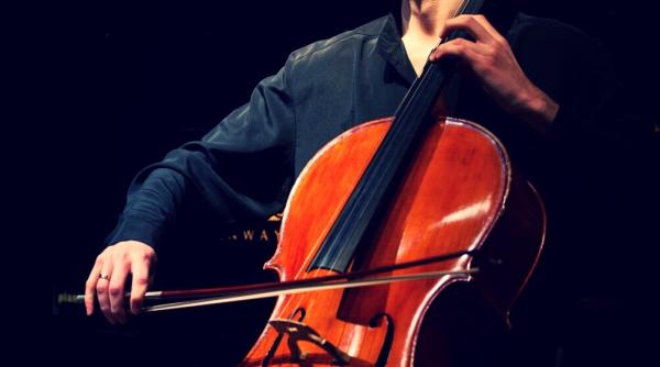 pe aripile muzicii la sala radio