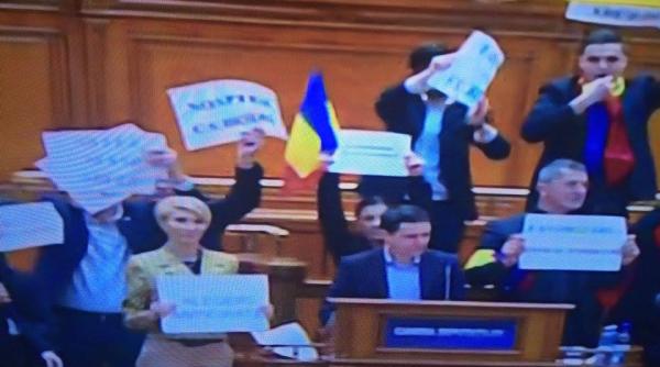 scandal plen parlament opozi ia protesteaza