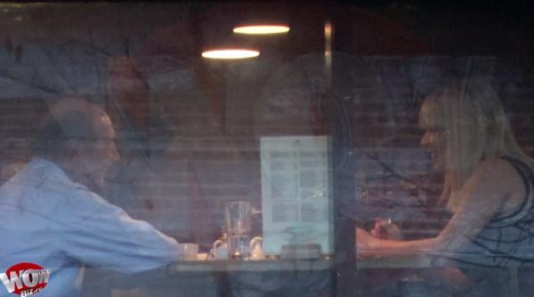 traian basescu i elena udrea impreuna in timp ce romanii protestau