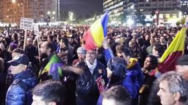 miting de sus inere a guvernului 10 000 de persoane