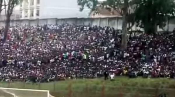 suporteri mor i pe stadion 17 oameni mor i la un meci de fotbal din angola