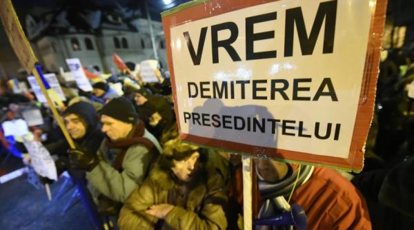 proteste la cotroceni impotriva lui klaus iohannis ca i oameni sunt in strada