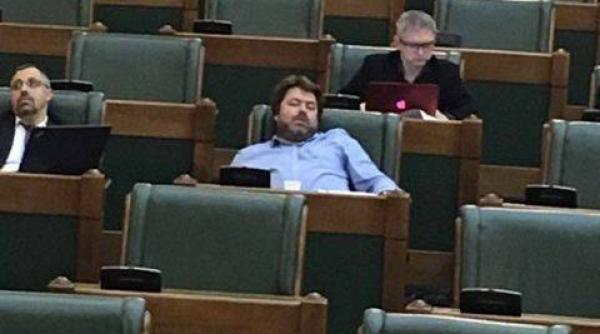 go iu usr aparat poate ca l a ajuns oboseala dar cinstea nu l a parasit