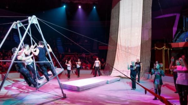 circul globus condus de un actor si o cantareata gabriela firea a facut anun ul