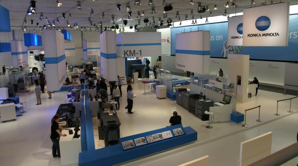 konika minolta lanseaza seria de sisteme de tipar digital accuriopress c2070