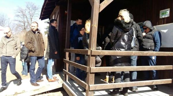 ministrul culturii ionu vulpescu la coada la bilete la cetatea ra nov