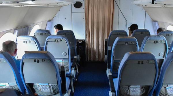 bancul zilei o blonda face scandal in avion