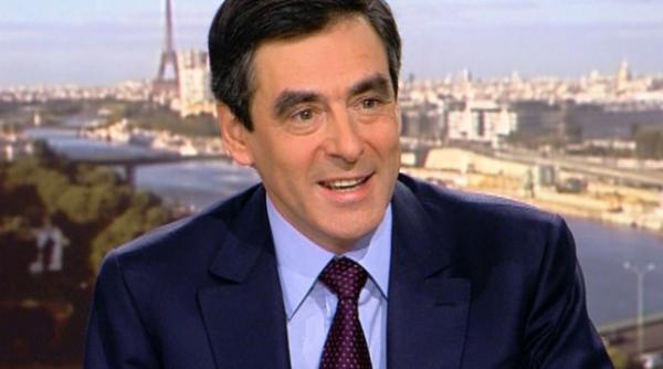 francois fillon acuza ii grave un prieten generos i ar fi platit costume de mii de euro