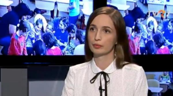 ce a facut profesoara anti eminescu a a arata salariul meu