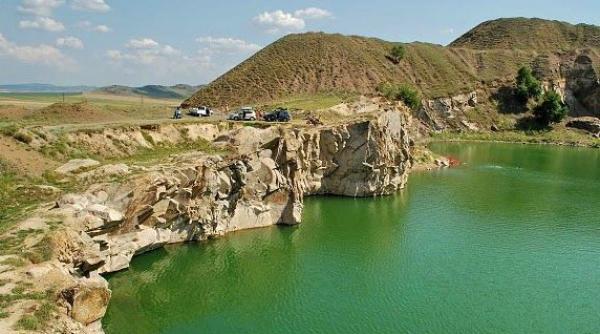 lacul de smarald rasarit in tulcea