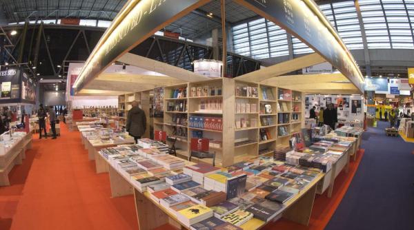 romania la salonul car ii de la paris la portile versailles ului diagonales et confluences franco roumaines