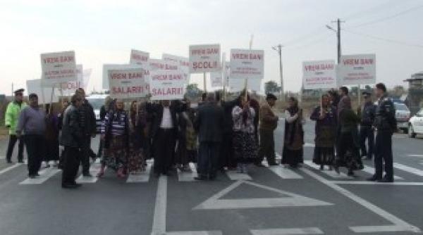 rromii ies in strada pichet joi