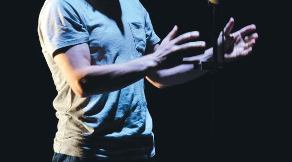 teatrul la persoana i