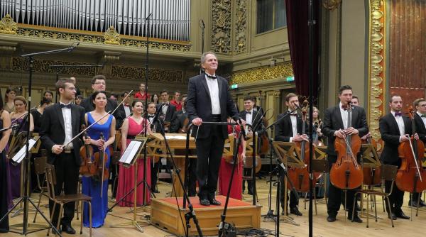 orchestra romana de tineret avandu l la pupitru pe cristian mandeal in concert la linz si salzburg