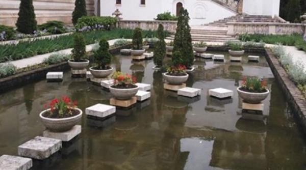 palatul cotroceni iluminat duminica seara in mov