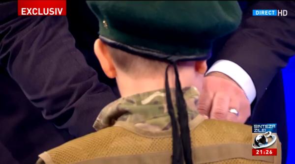 adrian micul soldat al romaniei surprins in direct de ministrul apararii