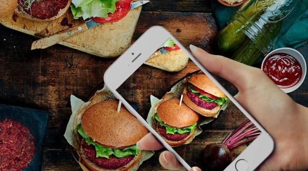 ca i romani platesc cu cardul cand i i comanda mancarea de pe internet