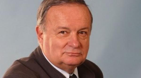 firea il decoreaza pe cristian opescu