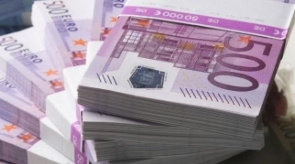 rucsac cu aproape 14 mii de euro gasit in fa a bisericii catolice din foc ani