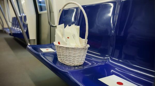 surprize pentru calatorii de la metrou mar i 11 aprilie