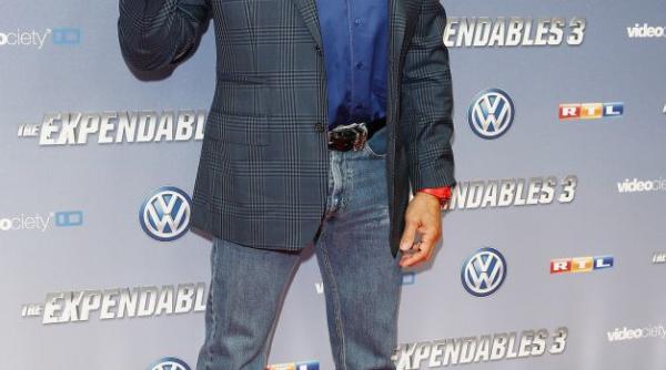 sylvester stallone a dat in judecata warner bros