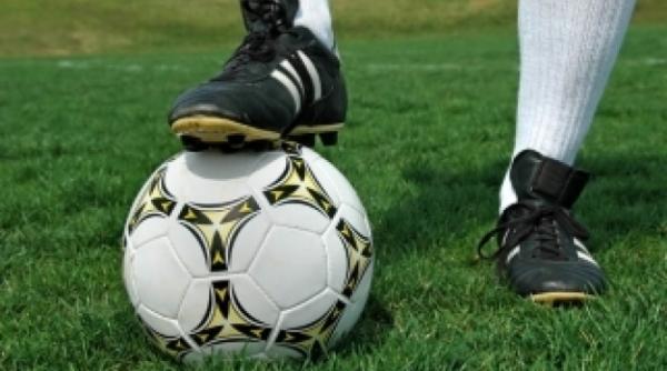 meciuri fotbal de pa te in ce campionate se joaca