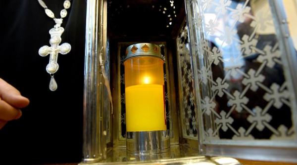 lumina sfanta a ajuns in romania