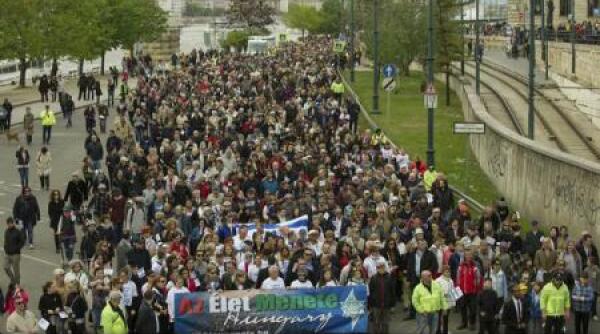 mar pentru comemorarea victimelor holocaustului la budapesta