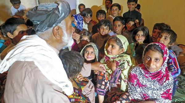 un pakistanez sus ine ca este tatal a 54 de copii