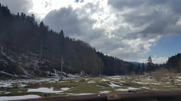 bu teniul acoperit de zapada in 20 aprilie foto de iarna de pe valea prahovei