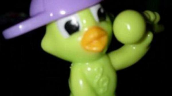 surprinsul din oul kinder jucarii nepotrivite pentru copii in ouale de ciocolata