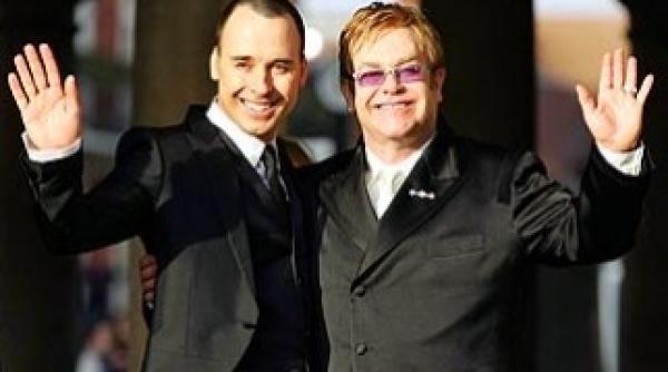 elton john in stare grava la spital