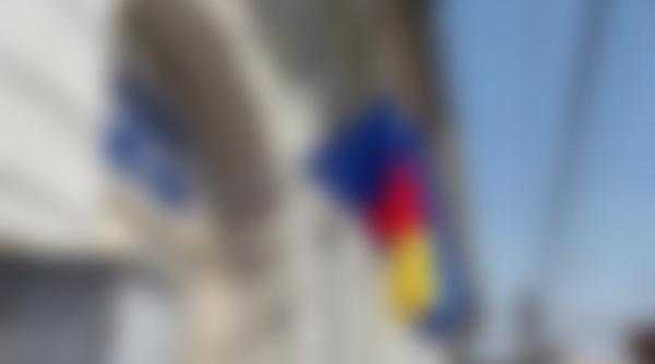 drapel gre it arborat pe o coala din lugoj