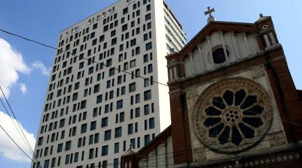 scandal cu biserica i primaria are obliga ia de a legaliza cladirea